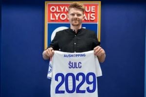 官方：里昂和捷克中场苏尔克签约四年，转会费750万欧+250万奖金