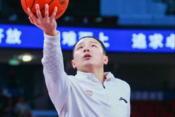 ：青岛与王奕博达成为期3年的顶薪合同