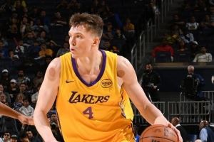 今天扛起了替补火力！克内克特12中7拿到15分&填满数据栏