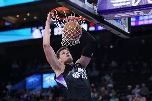 真神了!凯斯勒三分再中 爵士13-0攻击波将分差迫近至个位数